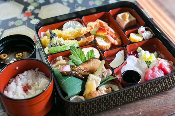 【朝・夕食付】町家でごはん！京都の文化、仕出し料理屋さんが、町家まで料理を配達して頂けます。